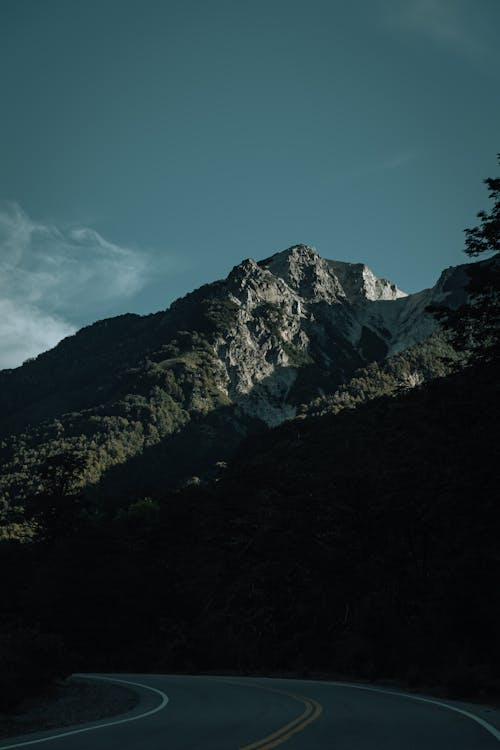 A mountain road with a road sign in the background