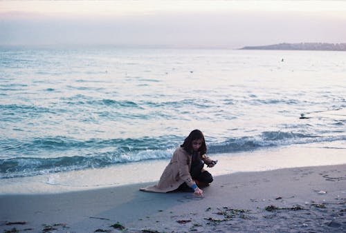 Δωρεάν στοκ φωτογραφιών με άμμος, βαθύ κάθισμα, γυναίκα