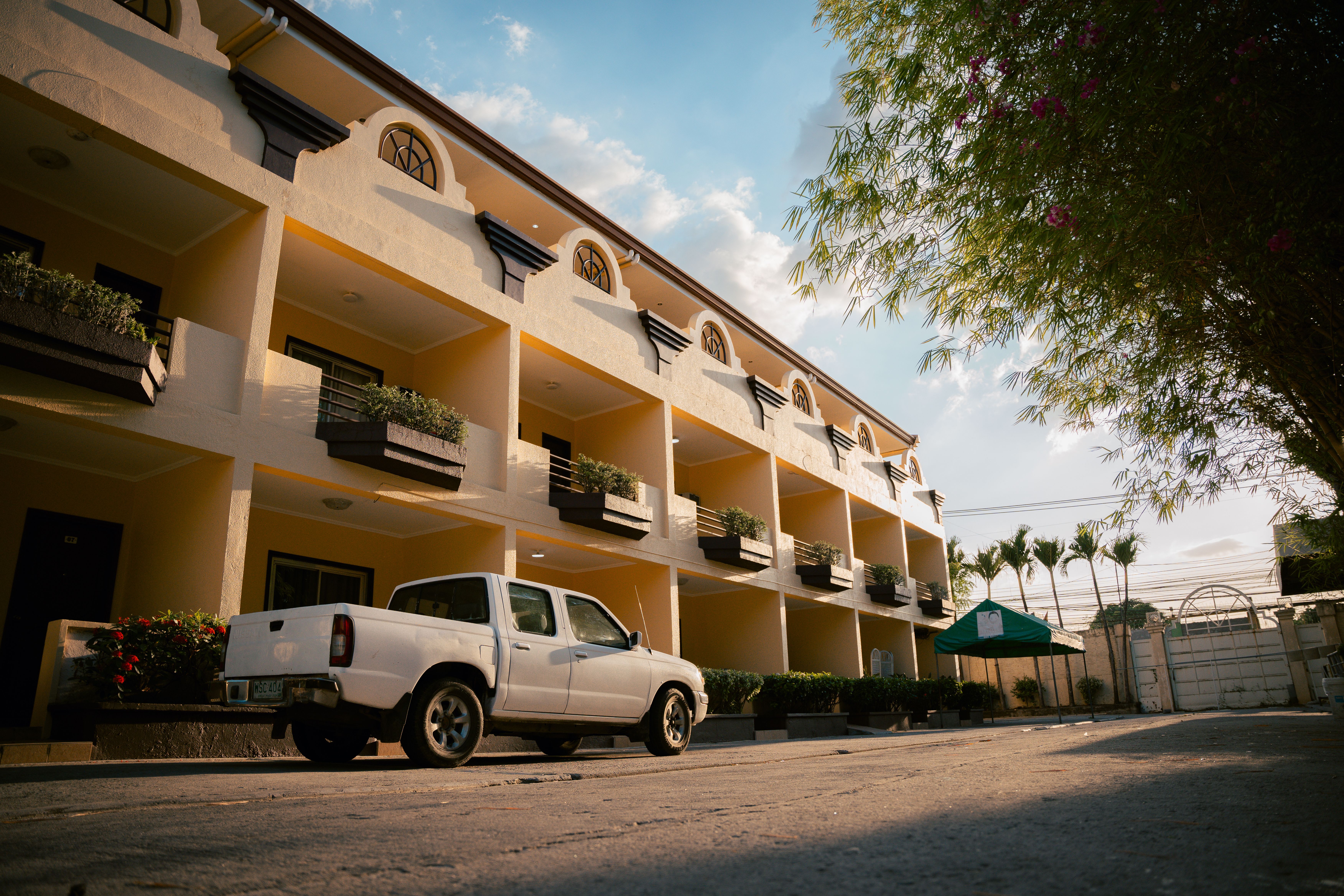 Uber says its new hotel booking feature will save you money. We tested it. — Photo by Kenneth Surillo on Pexels