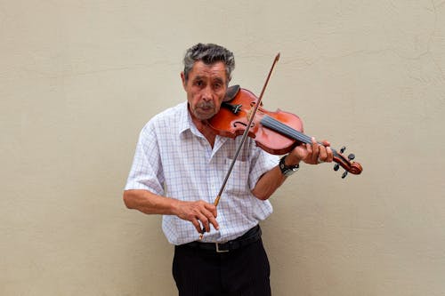 Foto profissional grátis de de pé, homem, idosos