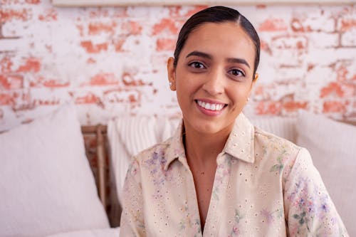 Free Portrait of a Pretty Brunette Smiling at the Camera Stock Photo