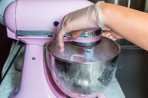 Foto profissional grátis de chocolate, galeto, gelo liofilizado