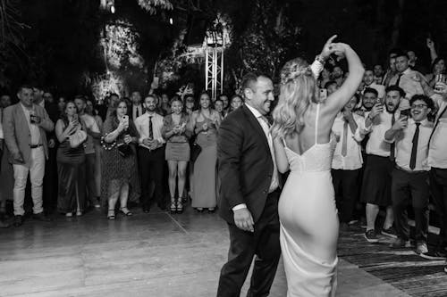 Foto d'estoc gratuïta de ballant, blanc i negre, boda