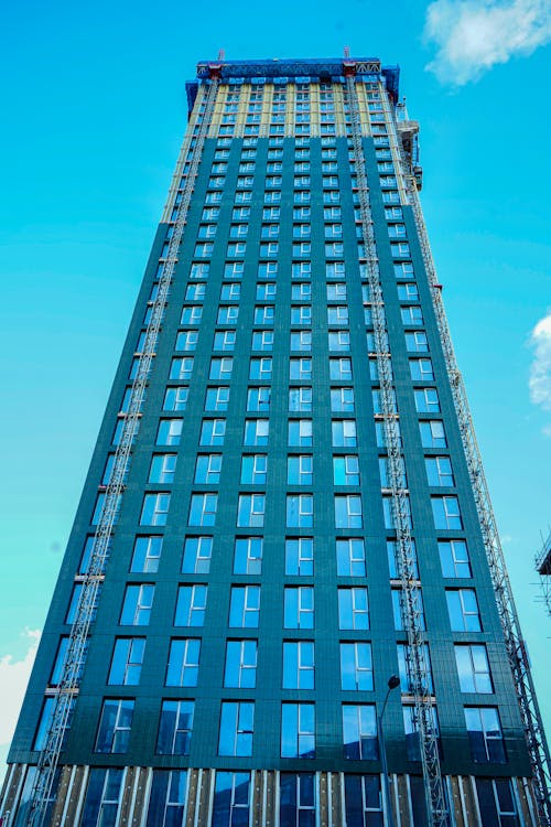 A tall building with a blue sky in the background