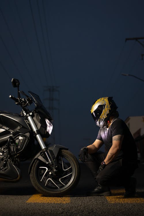 アダルト, オートバイ, オートバイのヘルメットの無料の写真素材