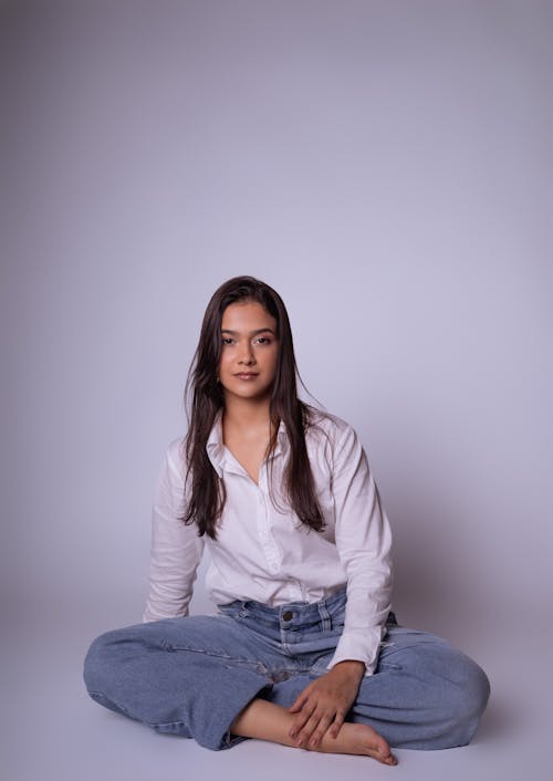 Free Brunette Woman Sitting in Shirt and Jeans Stock Photo