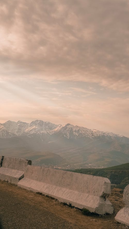 Immagine gratuita di montagna innevata, zona di montagna