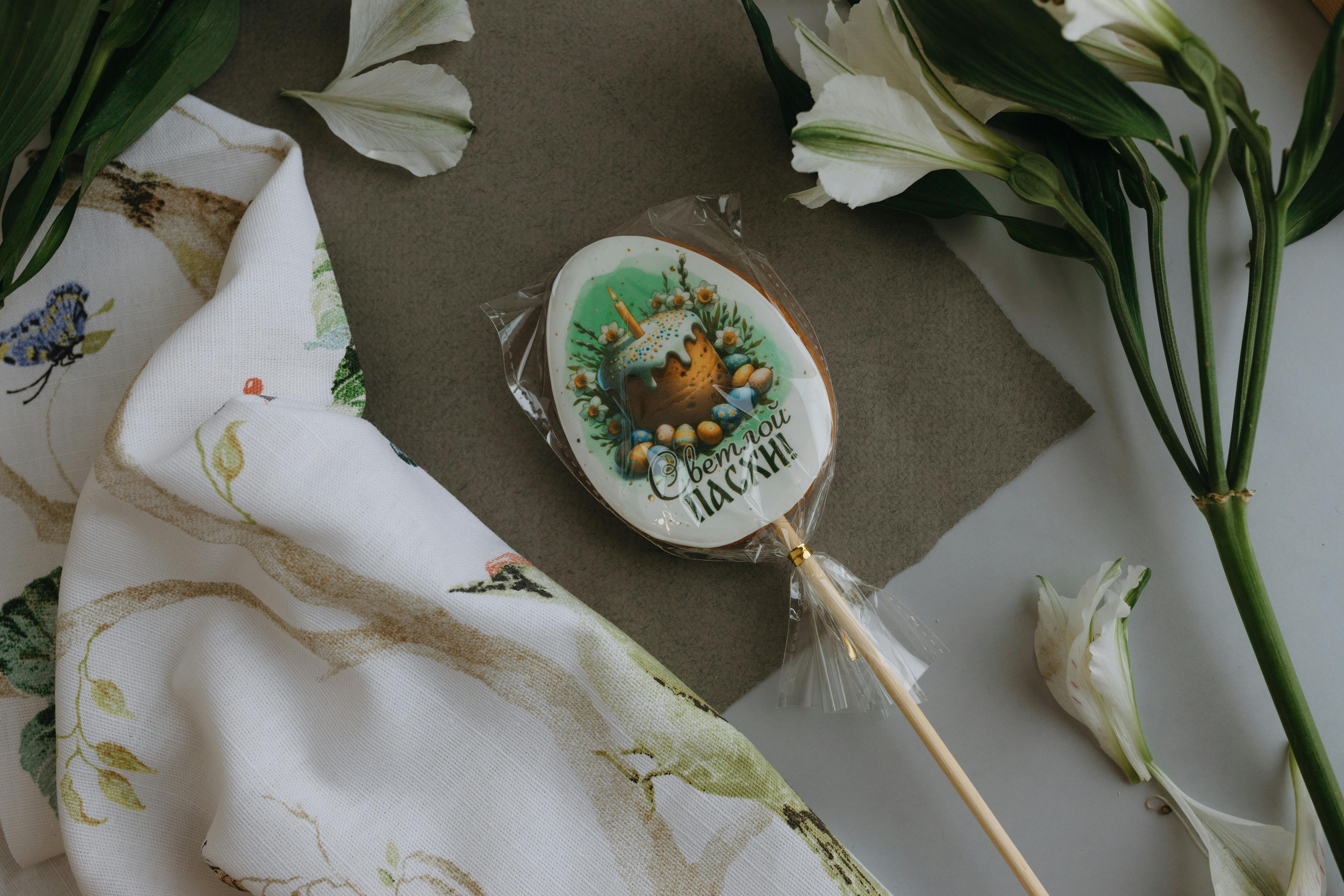 Easter lollipop with flowers and textile, perfect for spring decorations.