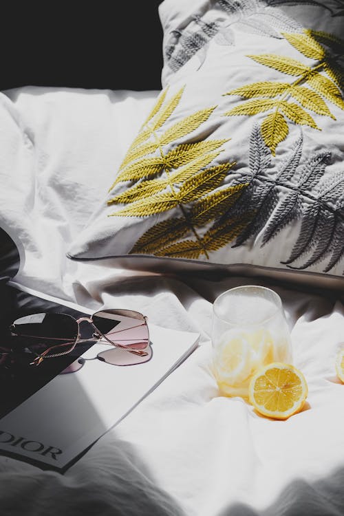 Free A bed with a magazine, lemon slices and sunglasses Stock Photo