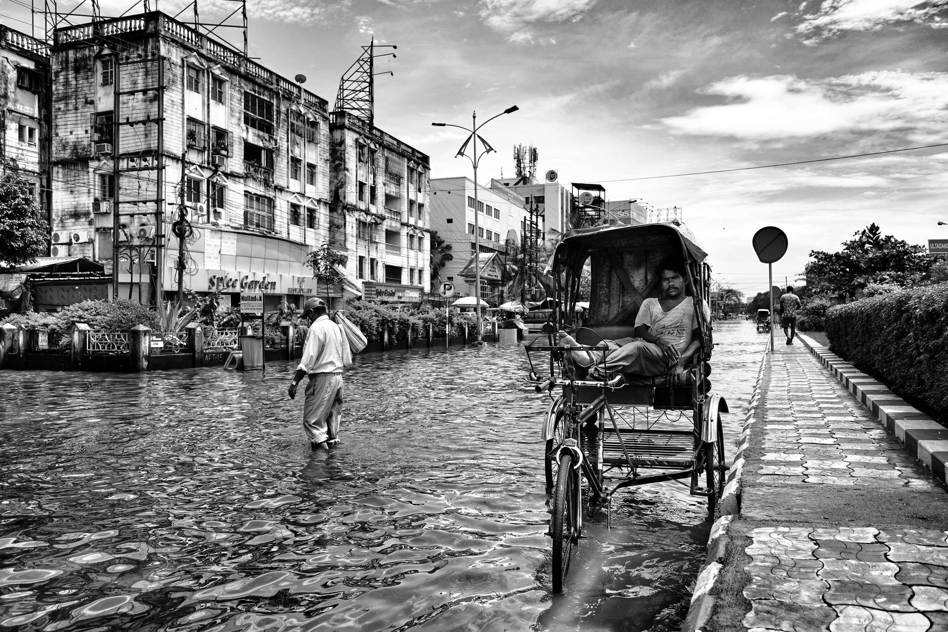 Banjir Menggenang di Bangkok, Sejumlah Wilayah Terendam hingga Menyerupai Pasar Terapung