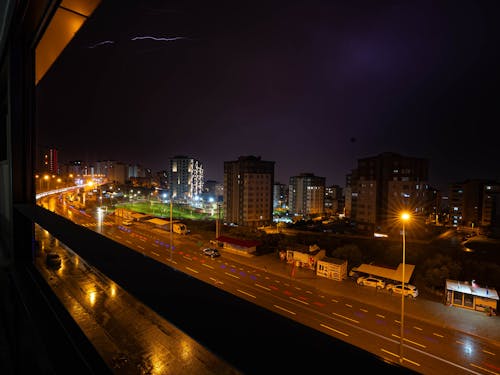 Kahramanmaraşta Kuzey Çevre yolundan bir şimşekli gece