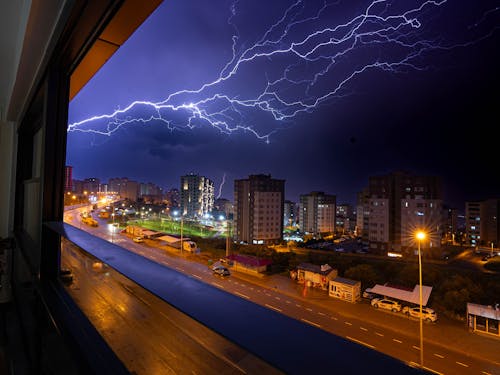 Kahramanmaraşta Kuzey Çevre yolundan bir şimşekli gece