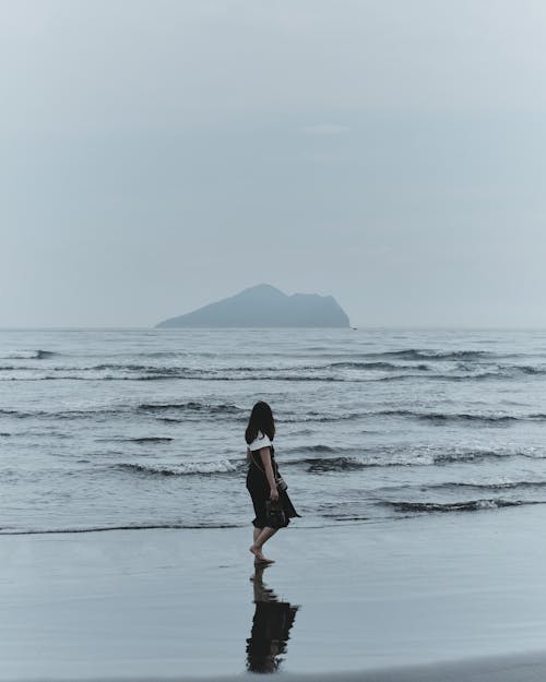 Berjalan Di Pantai