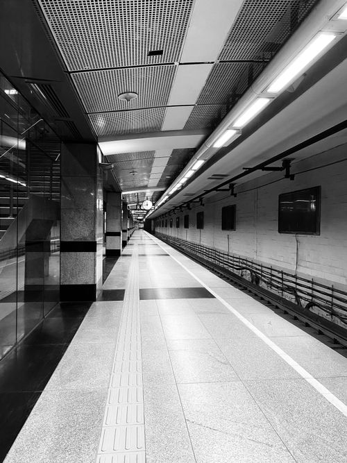 Free Black and white photo of a modern subway station with geometric design in New Delhi, India. Stock Photo