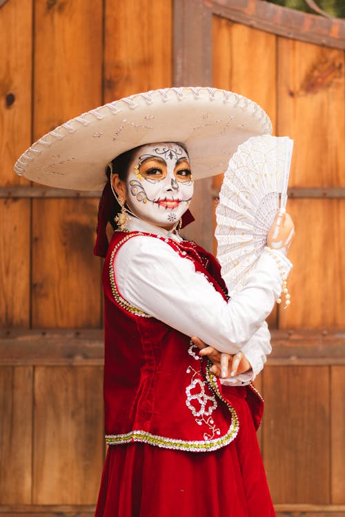 Free A woman in mexican costume with a white hat and a red sombrero Stock Photo