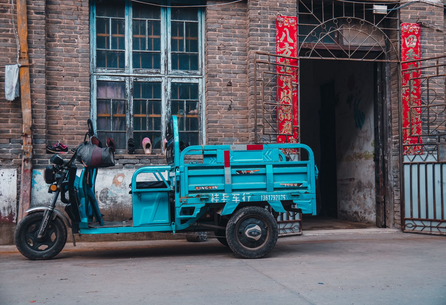 Gauldry — movers delivering furniture from a van