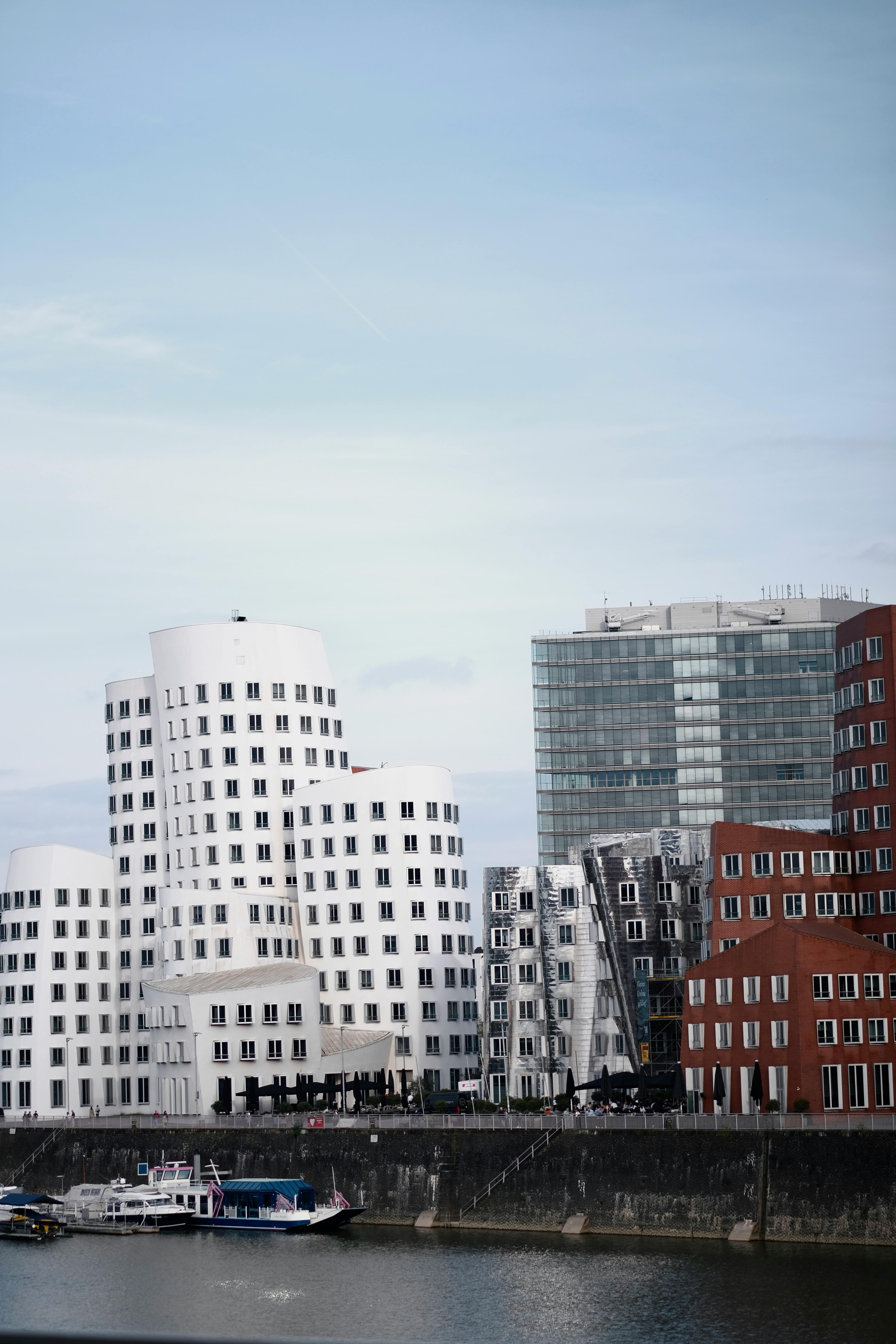 Modern buildings by the Rhine River in Düsseldorf, showcasing architectural innovation.