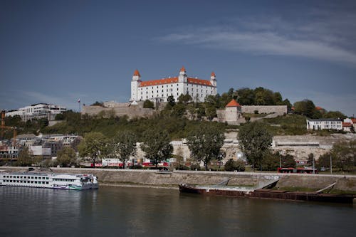 Immagine gratuita di castello di bratislava, europa, fiume danubio