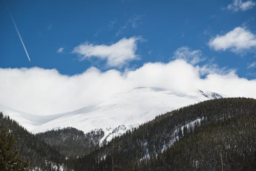 Gratis arkivbilde med fjell, hvite-skyer, landskap