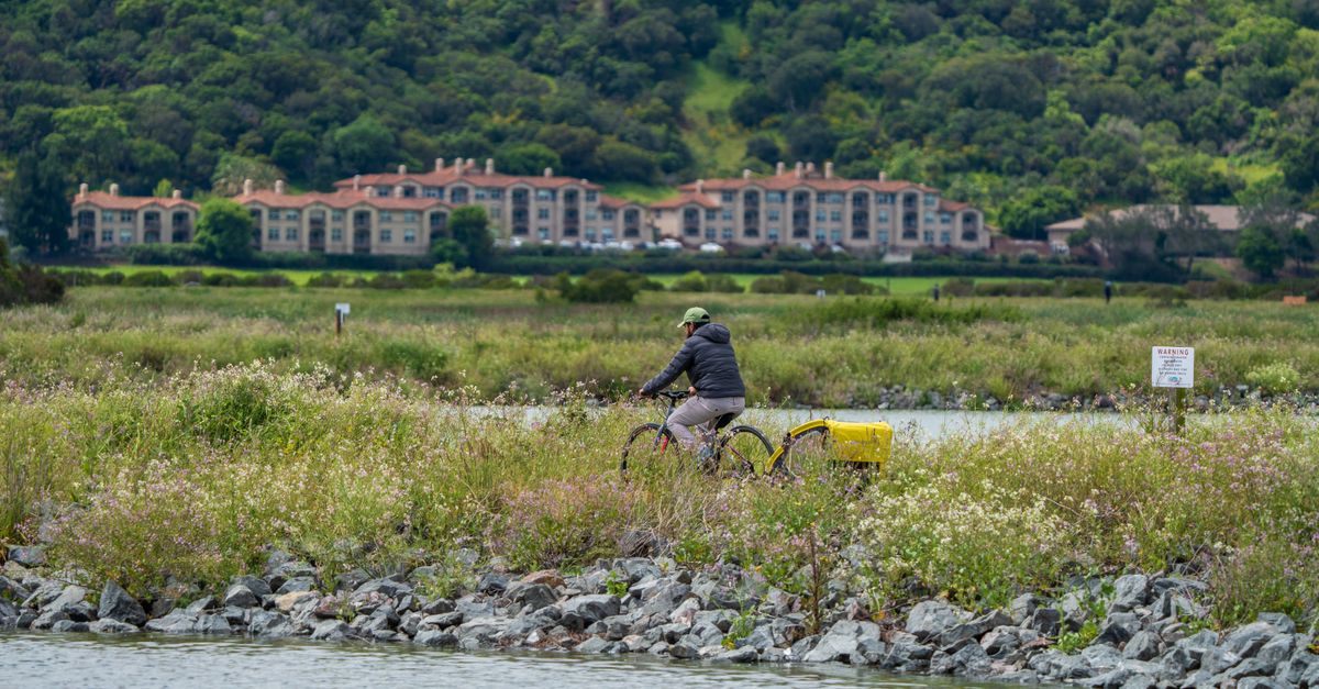 Tout Terrain lance une remorque gravel à une seule roue pour tes enfants