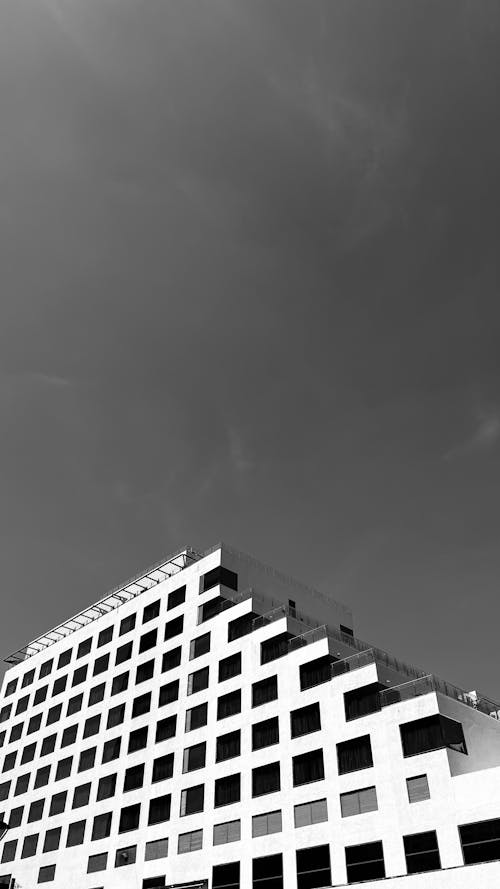 Immagine gratuita di bianco e nero, cielo, edificio