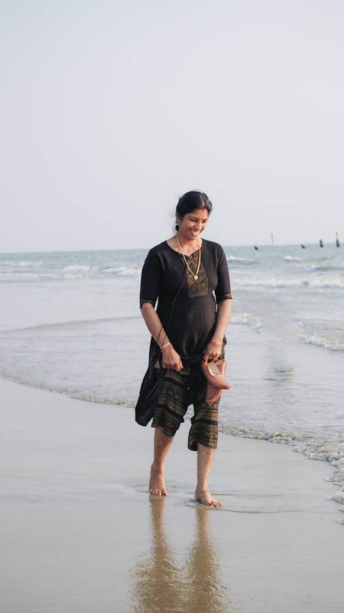 Δωρεάν στοκ φωτογραφιών με γυναίκα, θάλασσα, θαλάσσια ακτή