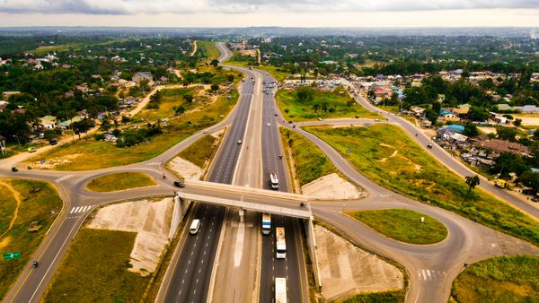 Route en construction en Côte d'Ivoire