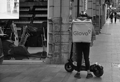 Glovo delivery in the city