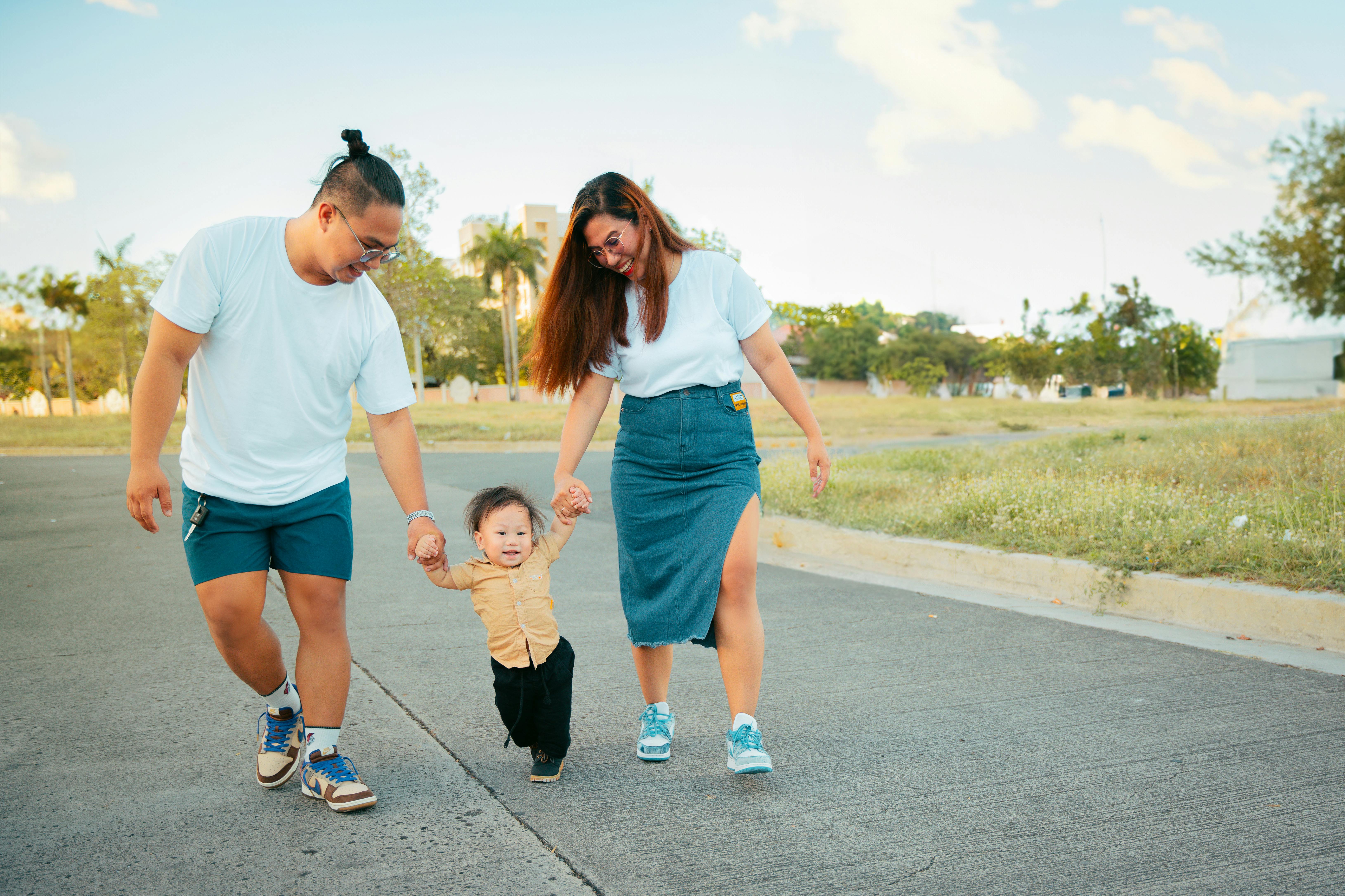 parenting & family solutions parenting & family — Photo by Kenneth Surillo on Pexels