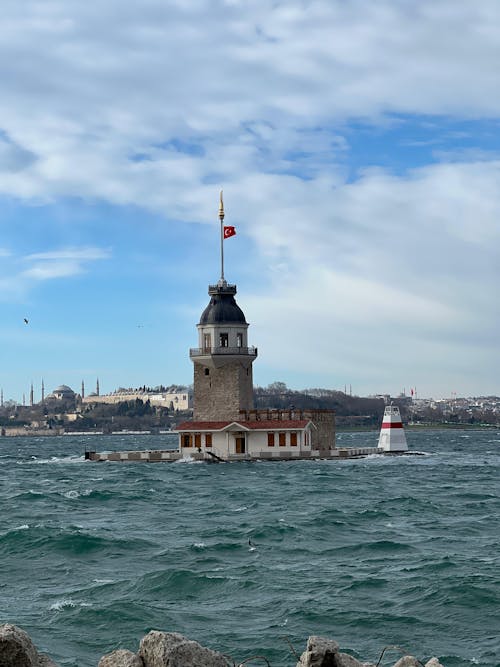 açık hava, bayrak, bina içeren Ücretsiz stok fotoğraf