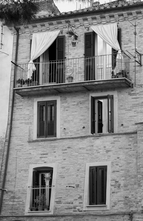 Black and white photo of a balcony with a balcony