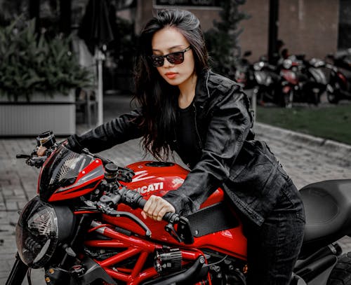 Lady Biker & Ducati Monster 821 Custom