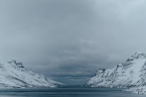 Gratis arkivbilde med bakgrunnsbilde, dal, fjell