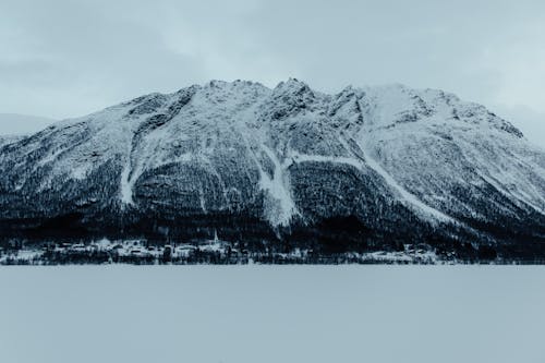 Free A snowy mountain with a snow covered lake Stock Photo