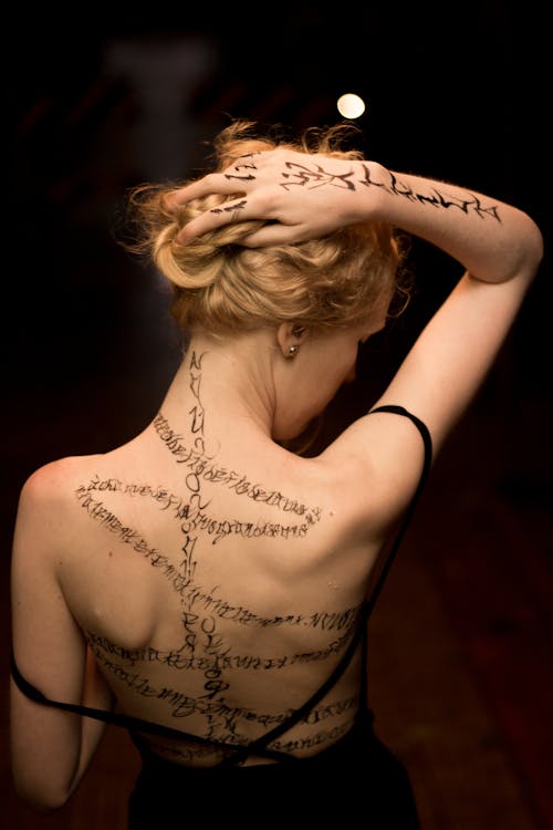 Безкоштовне стокове фото на тему «блондинка, вид ззаду, волосина»