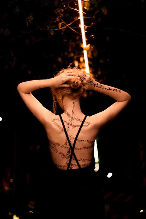 Foto De Mulher Com Tatuagens