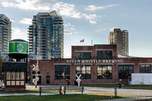 Foto d'estoc gratuïta de centre de la ciutat, cervesa, edificis