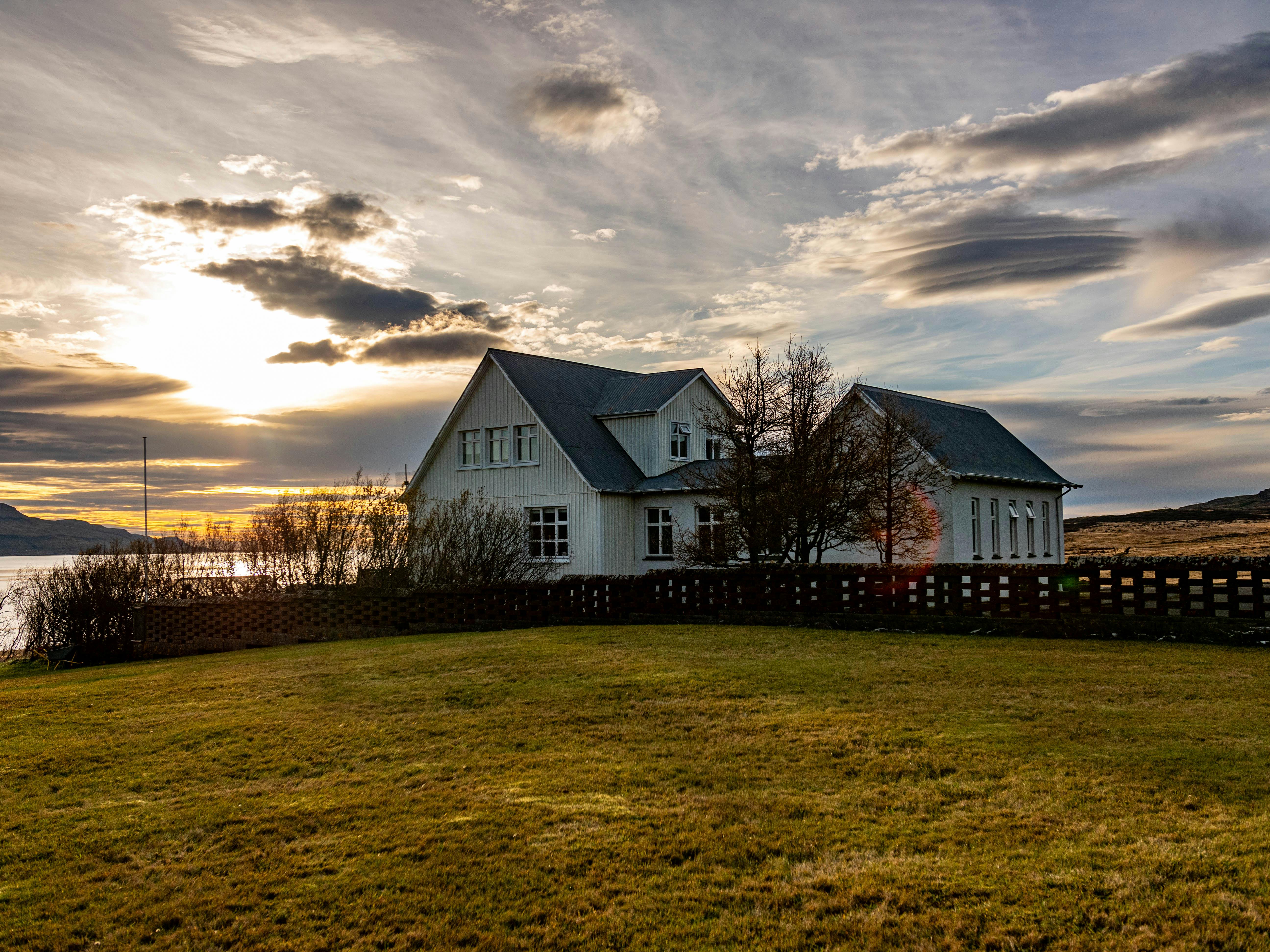 mortgage rates — Photo by Bogdan Giurca on Pexels