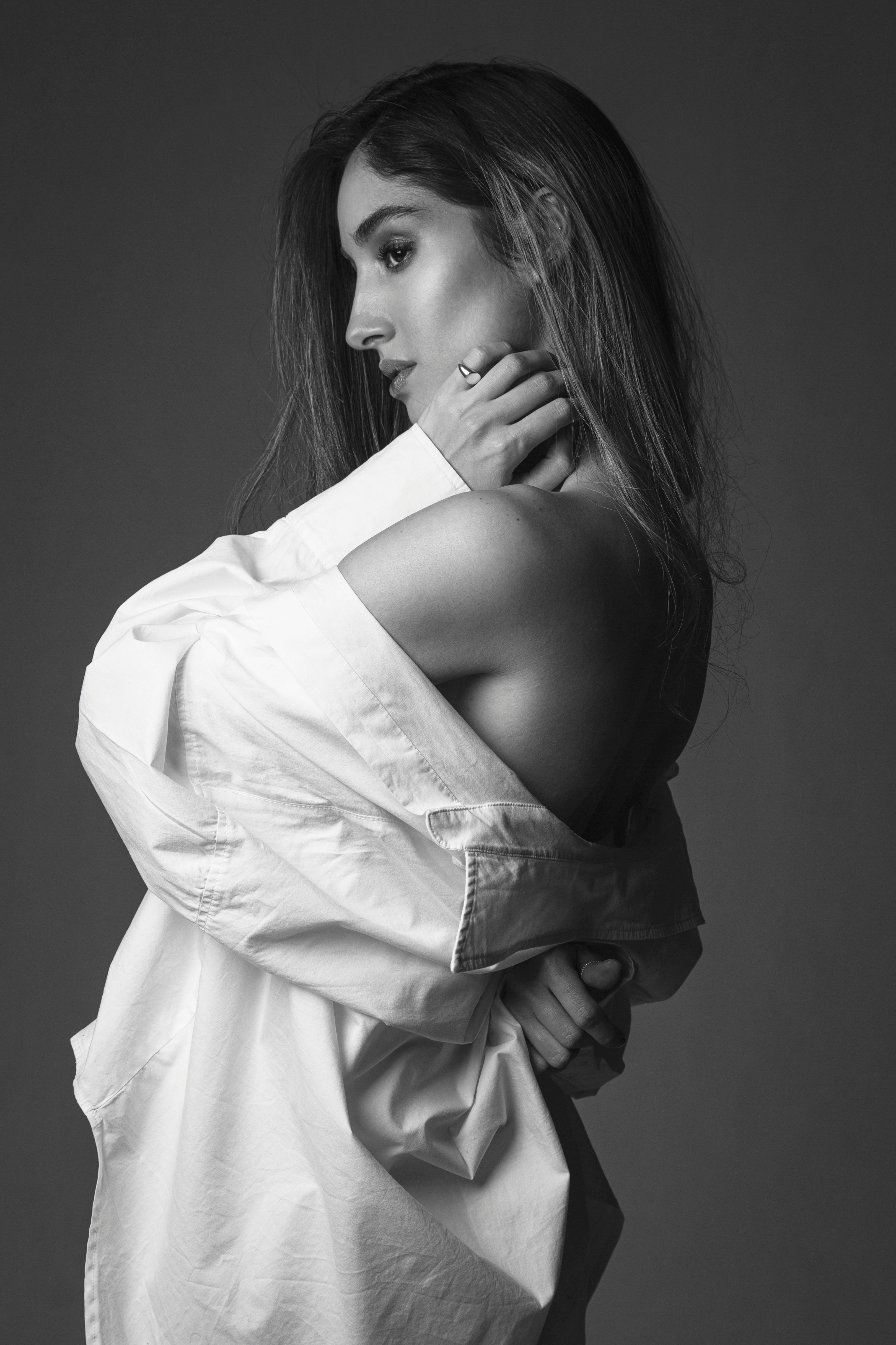 Woman In White Shirt In Black And White Free Stock Photo woman-in-white-shirt-in-black-and-white-free-stock-photo