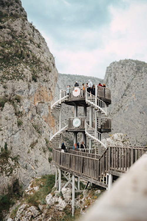 açık hava, adım atmak, ahşap içeren Ücretsiz stok fotoğraf