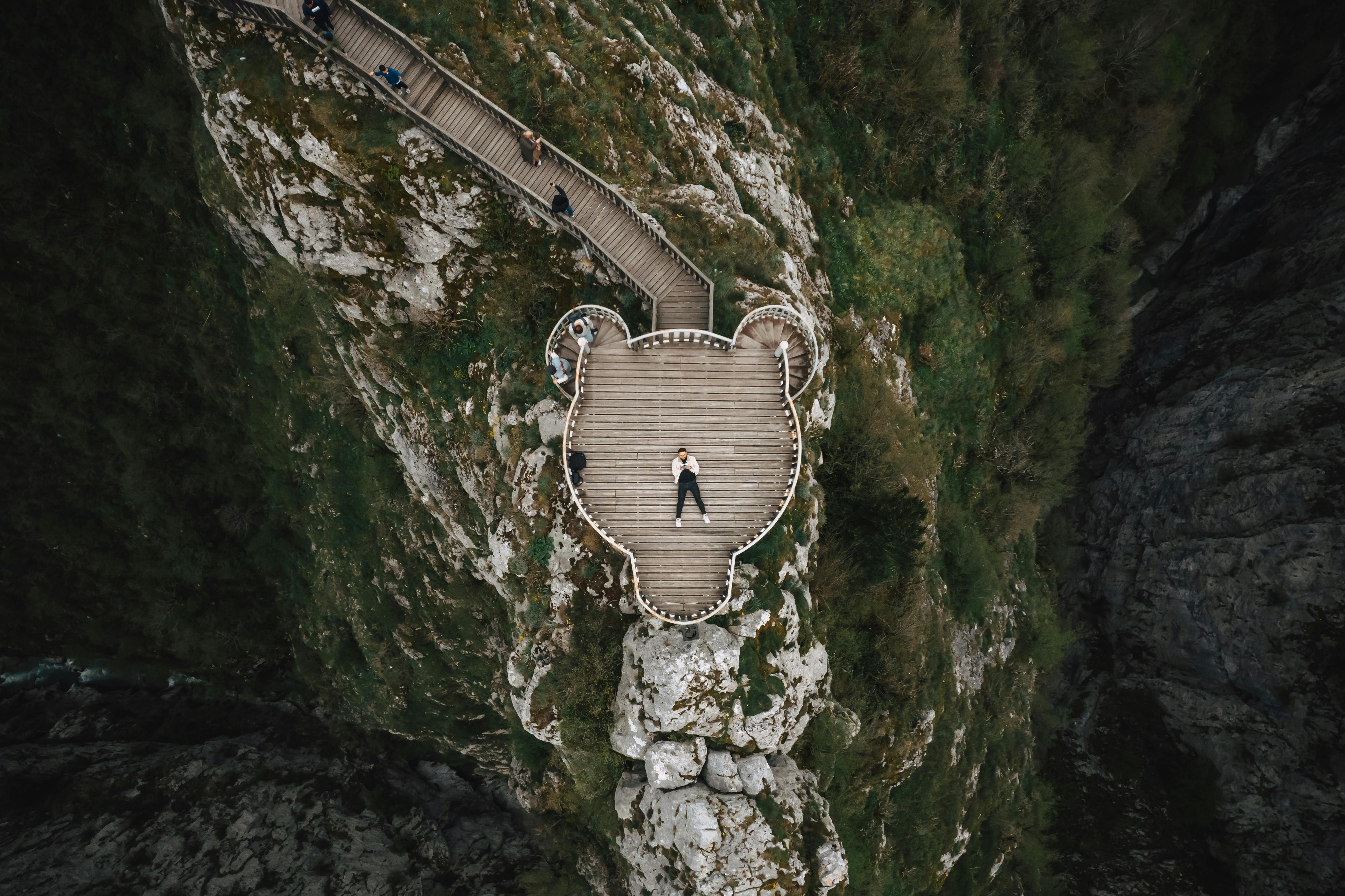 Aerial view of a unique wooden terrace in Pınarbaşı, Kastamonu, Türkiye surrounded by lush greenery.
