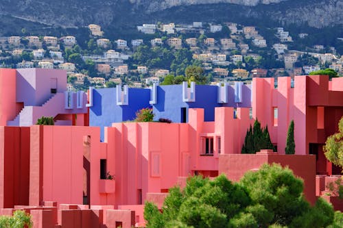 Foto stok gratis apartemen, bangunan, berwarna merah muda