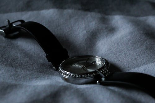 Základová fotografie zdarma na téma doplňky, hodinky, náramkové hodinky