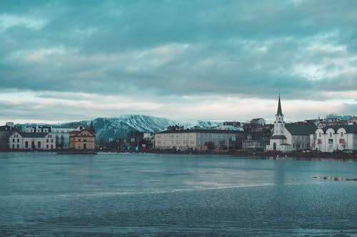 A city with a lake and mountains in the background