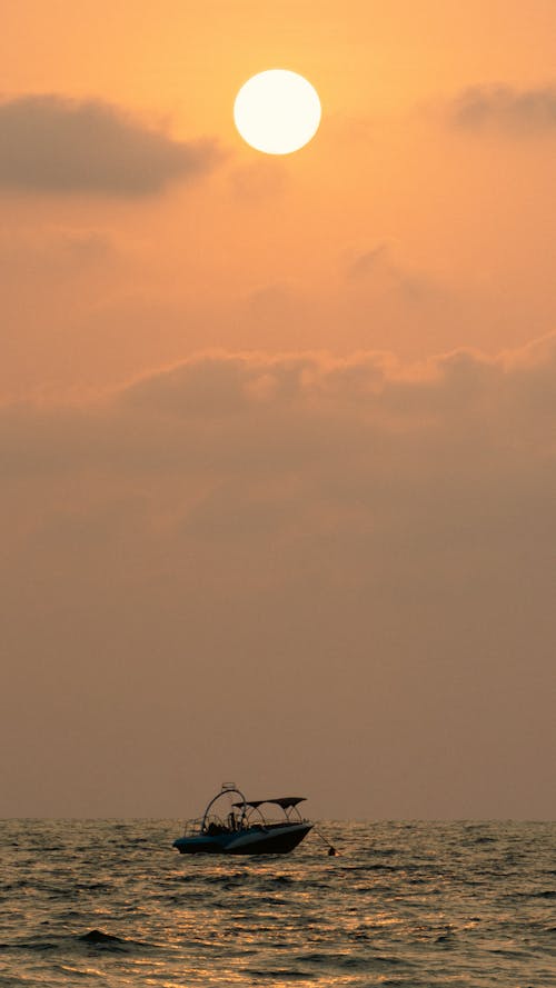 Fotobanka s bezplatnými fotkami na tému horizont, jasný, loď