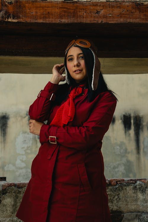 Základová fotografie zdarma na téma brunetka, červený kabát, hezký