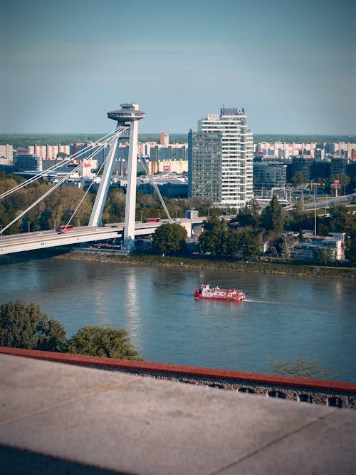 Immagine gratuita di architettura moderna, bratislava, cielo azzurro