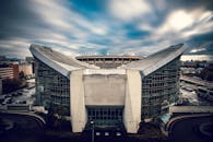 莫斯科一座弧形设计的现代建筑呈现迷人景色