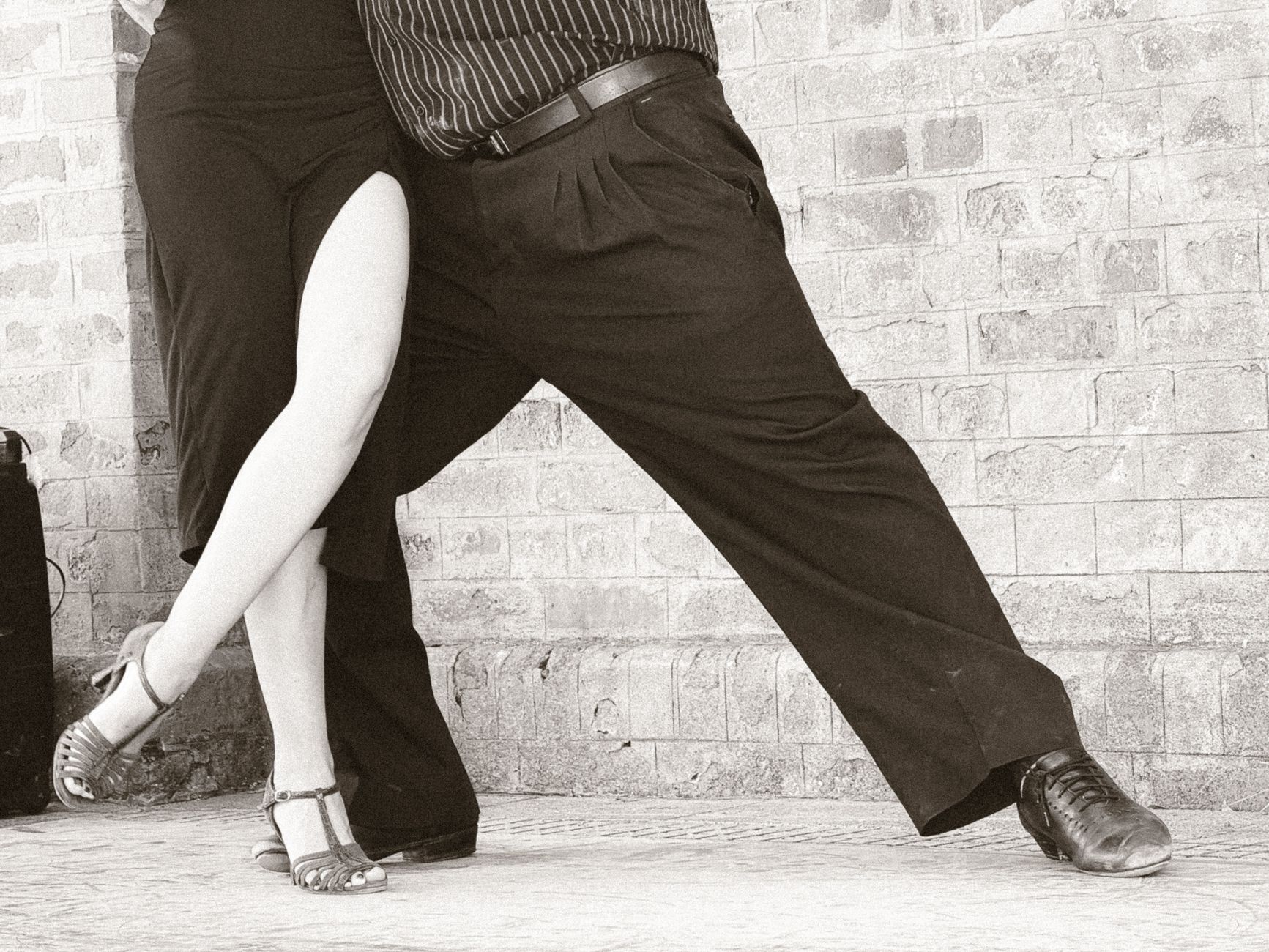 Unos zapatos de tango sobre el entarimado