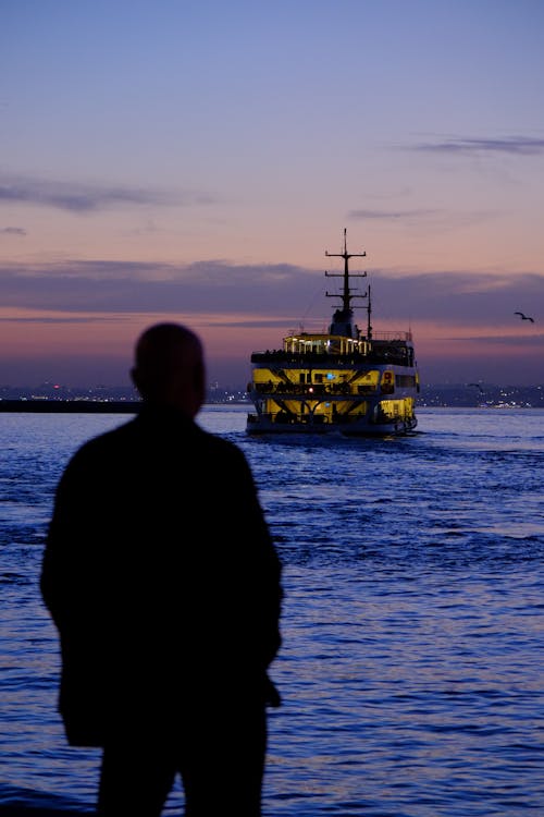 남자, 등불, 바다의 무료 스톡 사진